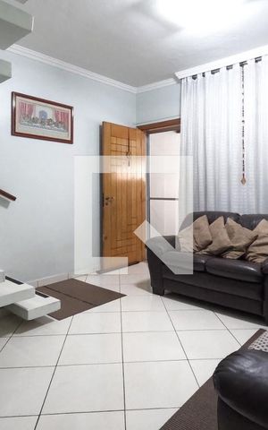 Casa à venda com 87m², 2 quartos e 2 vagasSala