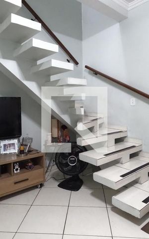 Casa à venda com 87m², 2 quartos e 2 vagasSala