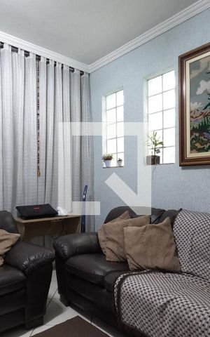 Casa à venda com 87m², 2 quartos e 2 vagasSala