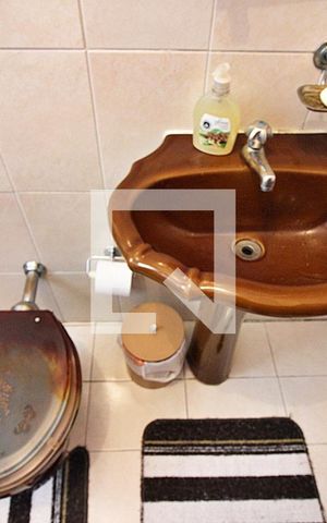 Casa à venda com 226m², 4 quartos e 4 vagasBanheiro Social 1