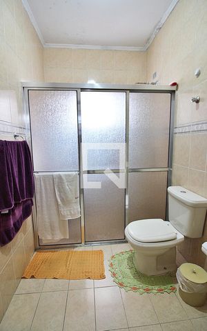 Casa à venda com 226m², 4 quartos e 4 vagasBanheiro do Quarto 1 - Suíte