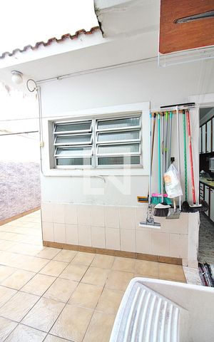 Casa à venda com 226m², 4 quartos e 4 vagasLavanderia