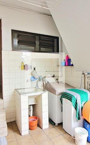 Casa à venda com 226m², 4 quartos e 4 vagasLavanderia