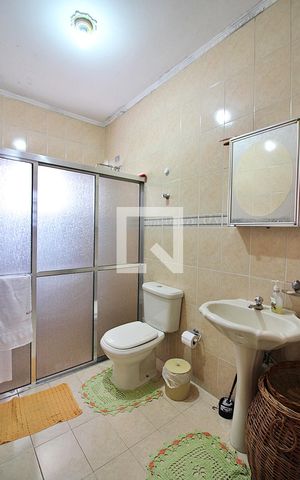 Casa à venda com 226m², 4 quartos e 4 vagasBanheiro do Quarto 1 - Suíte