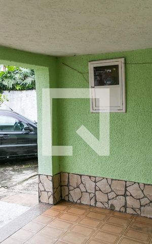 Casa à venda com 257m², 3 quartos e 6 vagas Casa à venda com 257m², 3 quartos e 6 vagasÁrea de Serviço