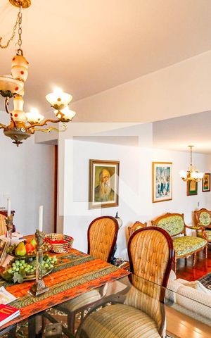 Apartamento à venda com 220m², 4 quartos e 3 vagas Apartamento à venda com 220m², 4 quartos e 3 vagasSala