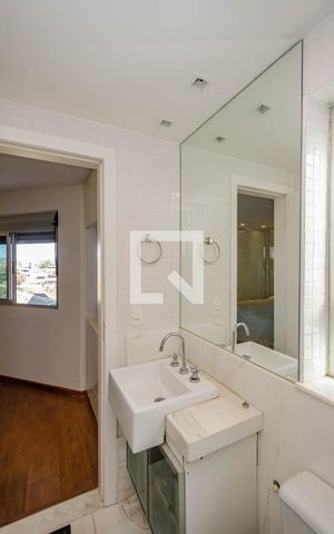 Apartamento para alugar com 70m², 1 quarto e 2 vagas Apartamento para alugar com 70m², 1 quarto e 2 vagasBanheiro da Suíte