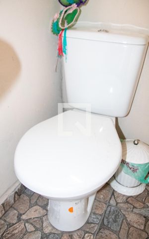 Casa à venda com 400m², 4 quartos e 2 vagas Casa à venda com 400m², 4 quartos e 2 vagasBanheiro de Serviço