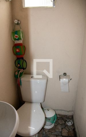 Casa à venda com 400m², 4 quartos e 2 vagas Casa à venda com 400m², 4 quartos e 2 vagasBanheiro de Serviço