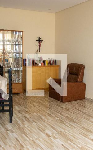 Casa à venda com 400m², 4 quartos e 2 vagas Casa à venda com 400m², 4 quartos e 2 vagasCopa