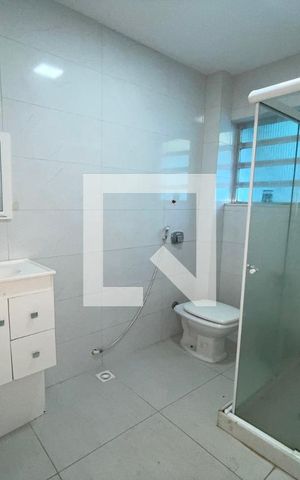 Casa de condomínio para alugar com 290m², 4 quartos e 2 vagas Casa de condomínio para alugar com 290m², 4 quartos e 2 vagasBanheiro da Suíte