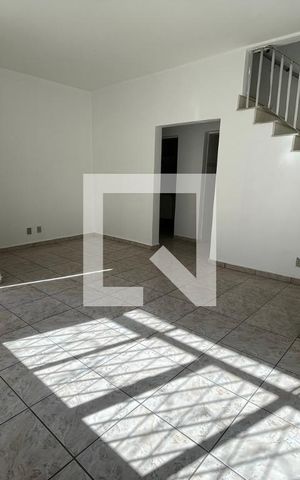 Casa de condomínio para alugar com 290m², 4 quartos e 2 vagas Casa de condomínio para alugar com 290m², 4 quartos e 2 vagasSala