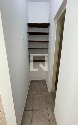 Casa de condomínio para alugar com 290m², 4 quartos e 2 vagas Casa de condomínio para alugar com 290m², 4 quartos e 2 vagasCorredor da sala