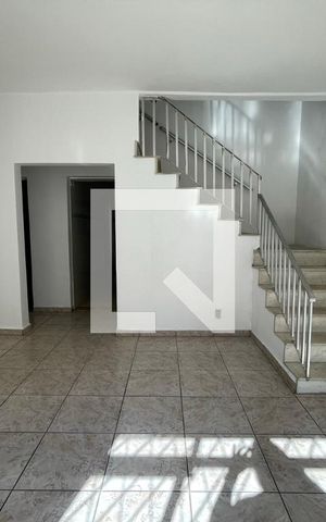 Casa de condomínio para alugar com 290m², 4 quartos e 2 vagas Casa de condomínio para alugar com 290m², 4 quartos e 2 vagasSala