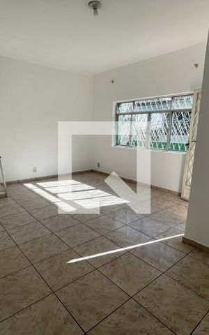 Casa de condomínio para alugar com 290m², 4 quartos e 2 vagas Casa de condomínio para alugar com 290m², 4 quartos e 2 vagasSala
