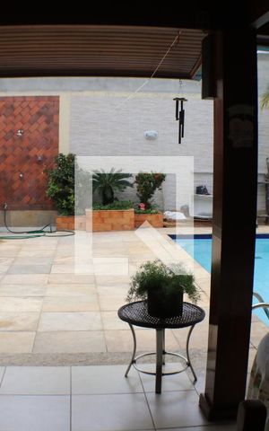 Casa à venda com 360m², 4 quartos e 2 vagasPiscina