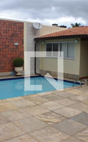 Casa à venda com 360m², 4 quartos e 2 vagasPiscina