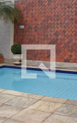 Casa à venda com 360m², 4 quartos e 2 vagasPiscina