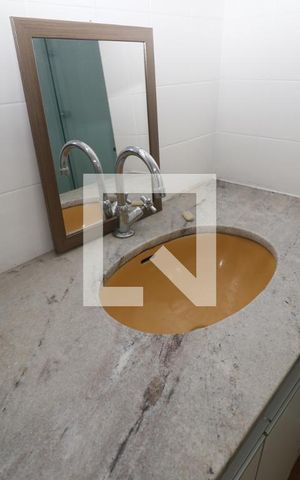 Apartamento à venda com 70m², 2 quartos e 1 vagaDetalhe do banheiro