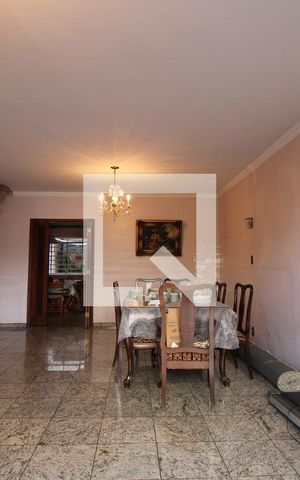 Casa à venda com 207m², 3 quartos e 2 vagasSala