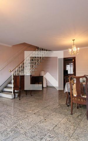 Casa à venda com 207m², 3 quartos e 2 vagasSala