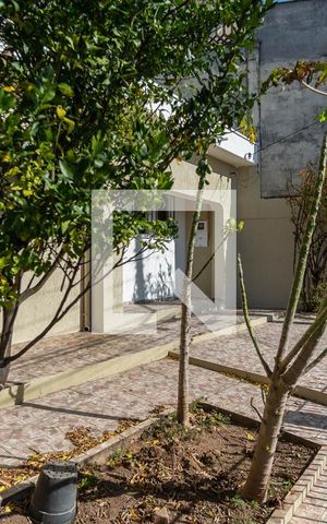 Casa à venda com 202m², 2 quartos e 1 vaga Casa à venda com 202m², 2 quartos e 1 vagaVaranda