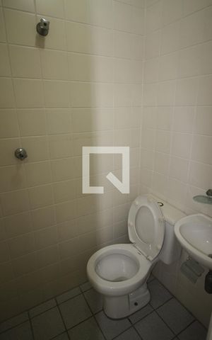 Apartamento para alugar com 95m², 2 quartos e 2 vagasBanheiro de Serviço