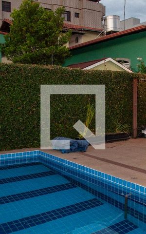 Casa à venda com 220m², 3 quartos e 3 vagas Casa à venda com 220m², 3 quartos e 3 vagasÁrea comum - Piscina