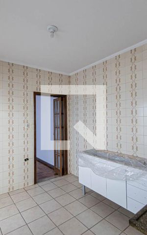 Casa à venda com 180m², 2 quartos e 3 vagas Casa à venda com 180m², 2 quartos e 3 vagasCozinha