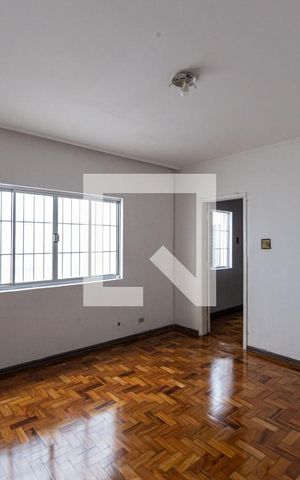 Casa à venda com 180m², 2 quartos e 3 vagas Casa à venda com 180m², 2 quartos e 3 vagasSala