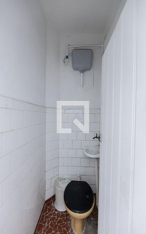 Casa à venda com 180m², 2 quartos e 3 vagas Casa à venda com 180m², 2 quartos e 3 vagasBanheiro serviço