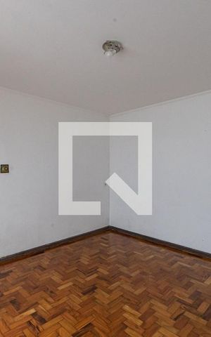 Casa à venda com 180m², 2 quartos e 3 vagas Casa à venda com 180m², 2 quartos e 3 vagasSala