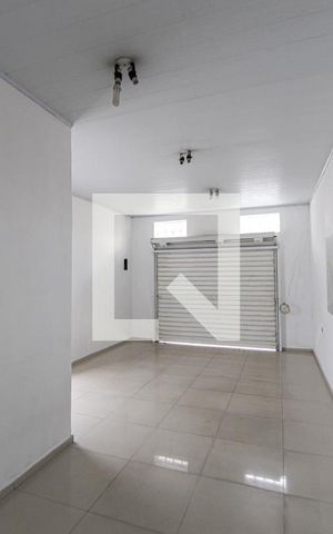 Casa à venda com 180m², 2 quartos e 3 vagas Casa à venda com 180m², 2 quartos e 3 vagasGaragem