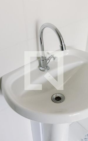 Apartamento à venda com 30m², 1 quarto e sem vaga Apartamento à venda com 30m², 1 quarto e sem vagaBanheiro da Suíte Pia