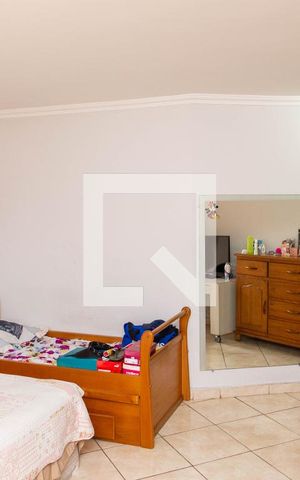 Casa à venda com 196m², 3 quartos e 4 vagas Casa à venda com 196m², 3 quartos e 4 vagasQuarto Suíte