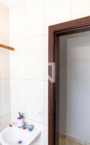Casa à venda com 196m², 3 quartos e 4 vagas Casa à venda com 196m², 3 quartos e 4 vagasBanheiro Social 2