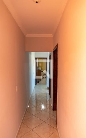 Casa à venda com 196m², 3 quartos e 4 vagas Casa à venda com 196m², 3 quartos e 4 vagasCorredor