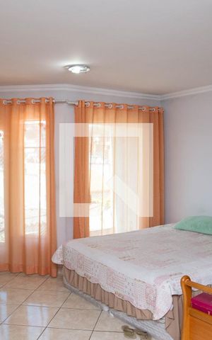 Casa à venda com 196m², 3 quartos e 4 vagas Casa à venda com 196m², 3 quartos e 4 vagasQuarto Suíte