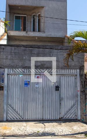 Casa à venda com 196m², 3 quartos e 4 vagas Casa à venda com 196m², 3 quartos e 4 vagasFachada