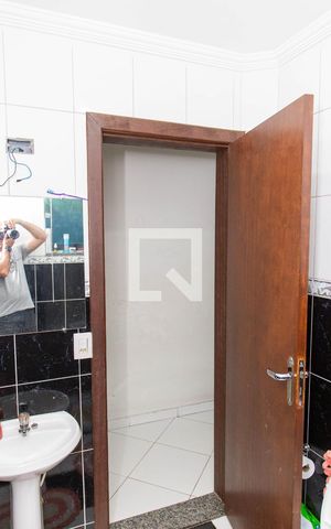 Casa à venda com 196m², 3 quartos e 4 vagas Casa à venda com 196m², 3 quartos e 4 vagasBanheiro Social 1