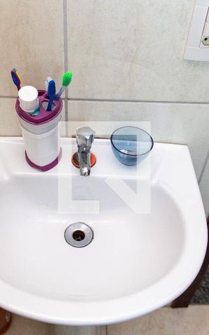 Casa à venda com 196m², 3 quartos e 4 vagas Casa à venda com 196m², 3 quartos e 4 vagasBanheiro Social 2