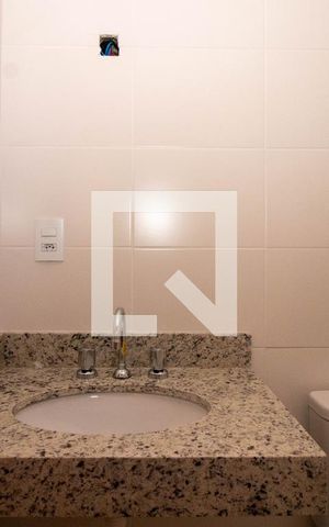 Apartamento à venda com 73m², 2 quartos e 1 vaga Apartamento à venda com 73m², 2 quartos e 1 vagaBanheiro Social