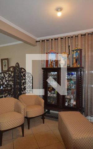 Casa à venda com 250m², 4 quartos e 5 vagasSala