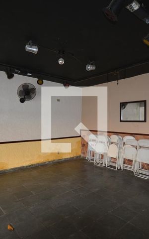 Casa à venda com 250m², 4 quartos e 5 vagasÁrea comum - Churrasqueira