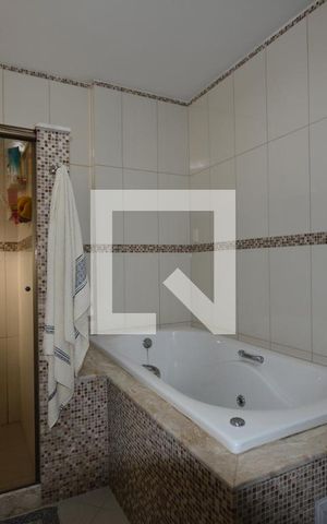 Casa à venda com 250m², 4 quartos e 5 vagasBanheiro da Suíte