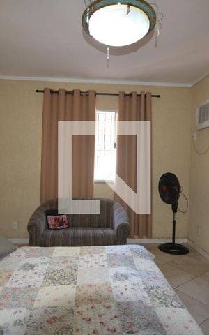 Casa à venda com 250m², 4 quartos e 5 vagasQuarto 1 suite