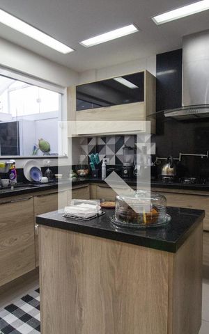 Casa de condomínio à venda com 220m², 5 quartos e 3 vagas Casa de condomínio à venda com 220m², 5 quartos e 3 vagasCozinha