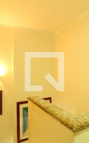 Apartamento à venda com 94m², 2 quartos e 1 vagaEscada