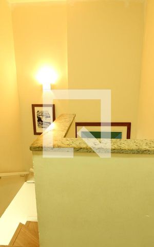 Apartamento à venda com 94m², 2 quartos e 1 vagaEscada