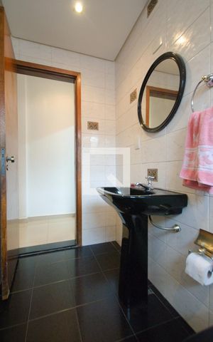 Casa para alugar com 210m², 3 quartos e 2 vagas Casa para alugar com 210m², 3 quartos e 2 vagasLavabo